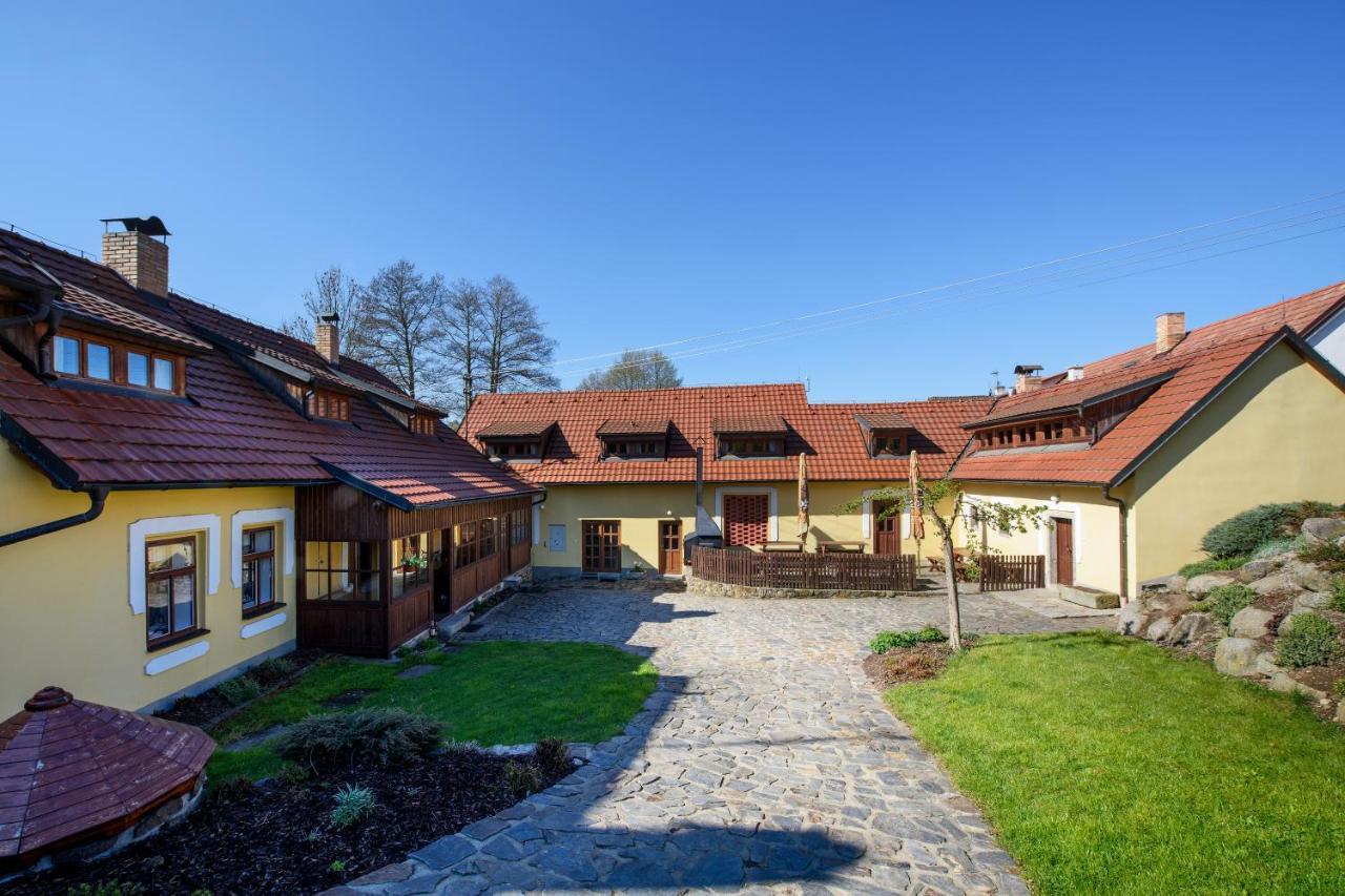 Mlyn Kamenice Klucenice Bagian luar foto