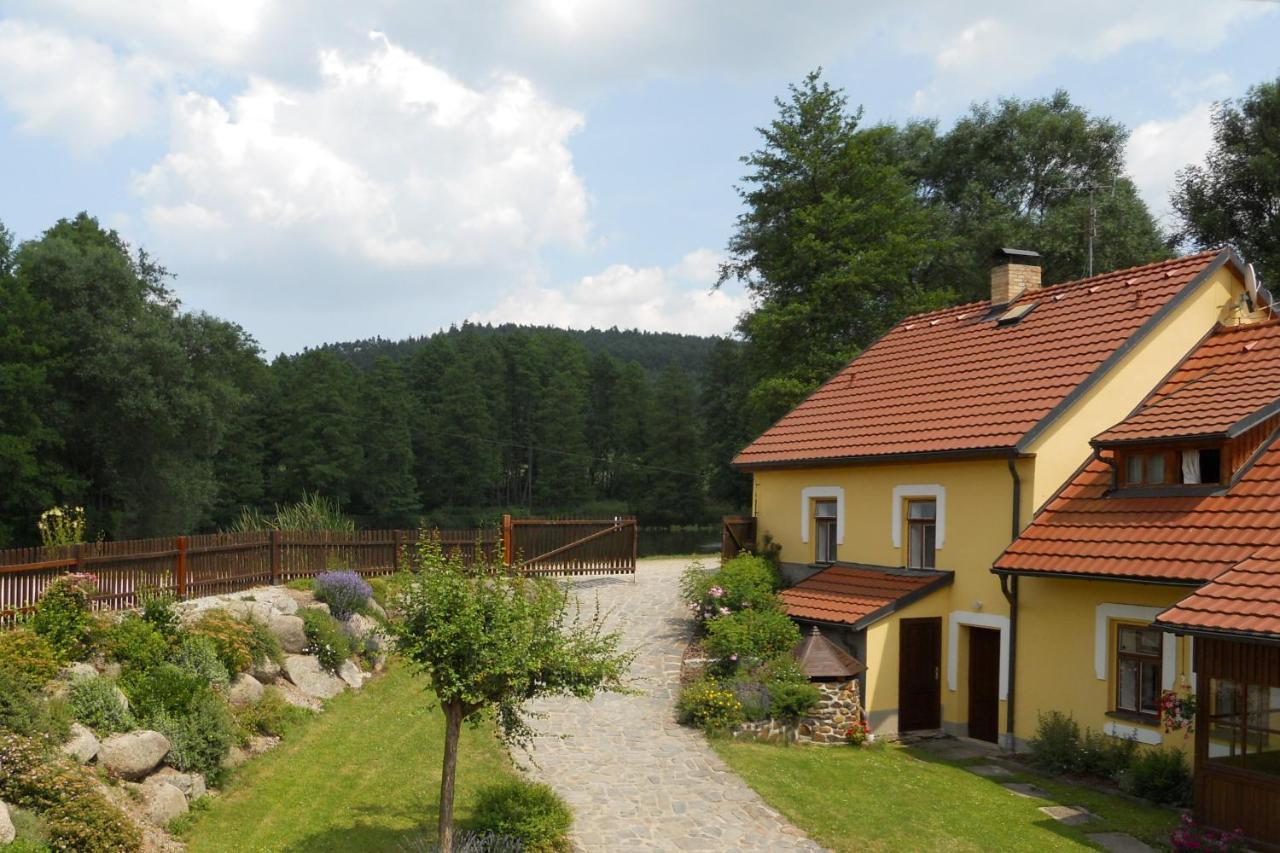 Mlyn Kamenice Klucenice Bagian luar foto