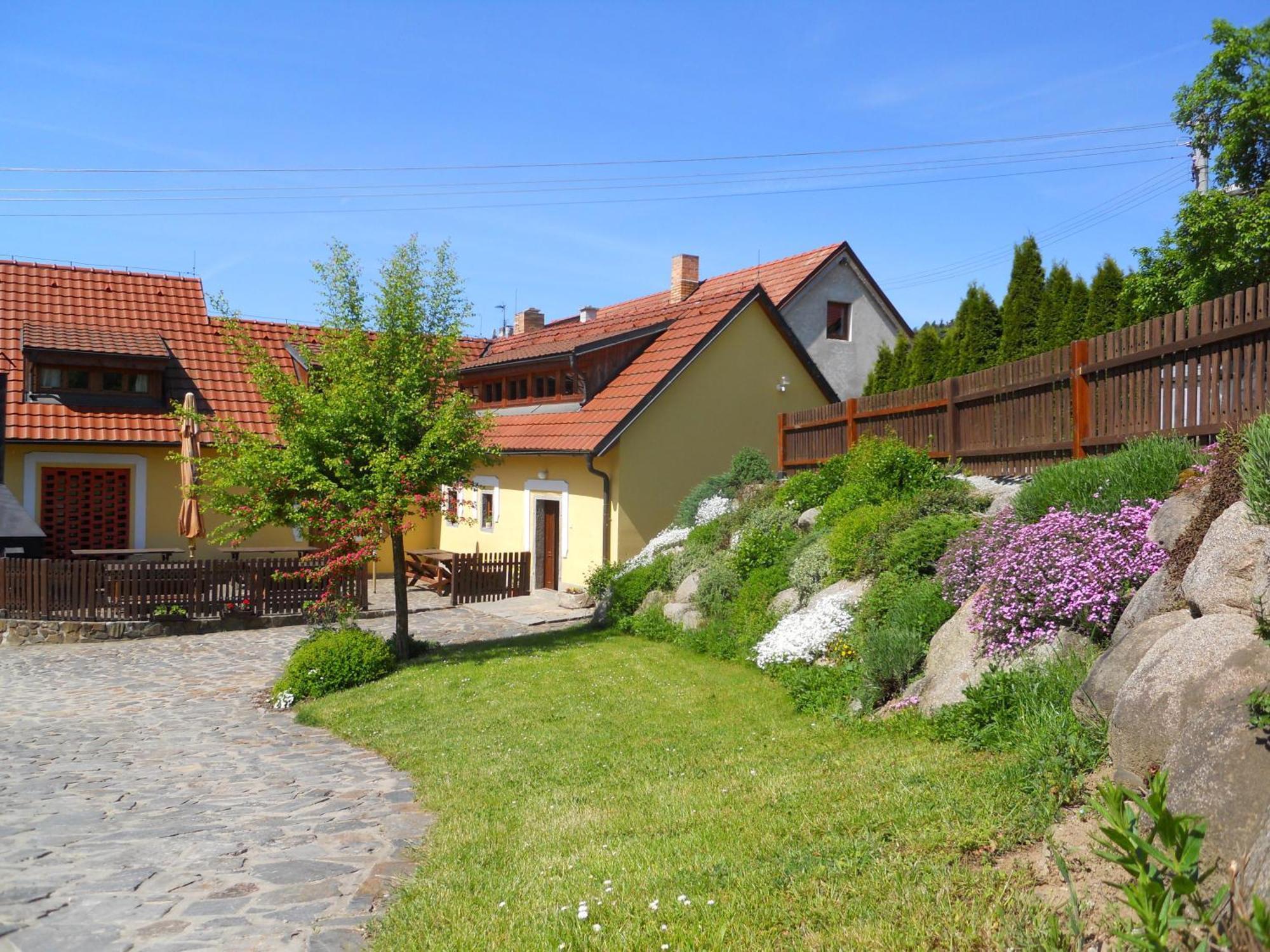Mlyn Kamenice Klucenice Bagian luar foto
